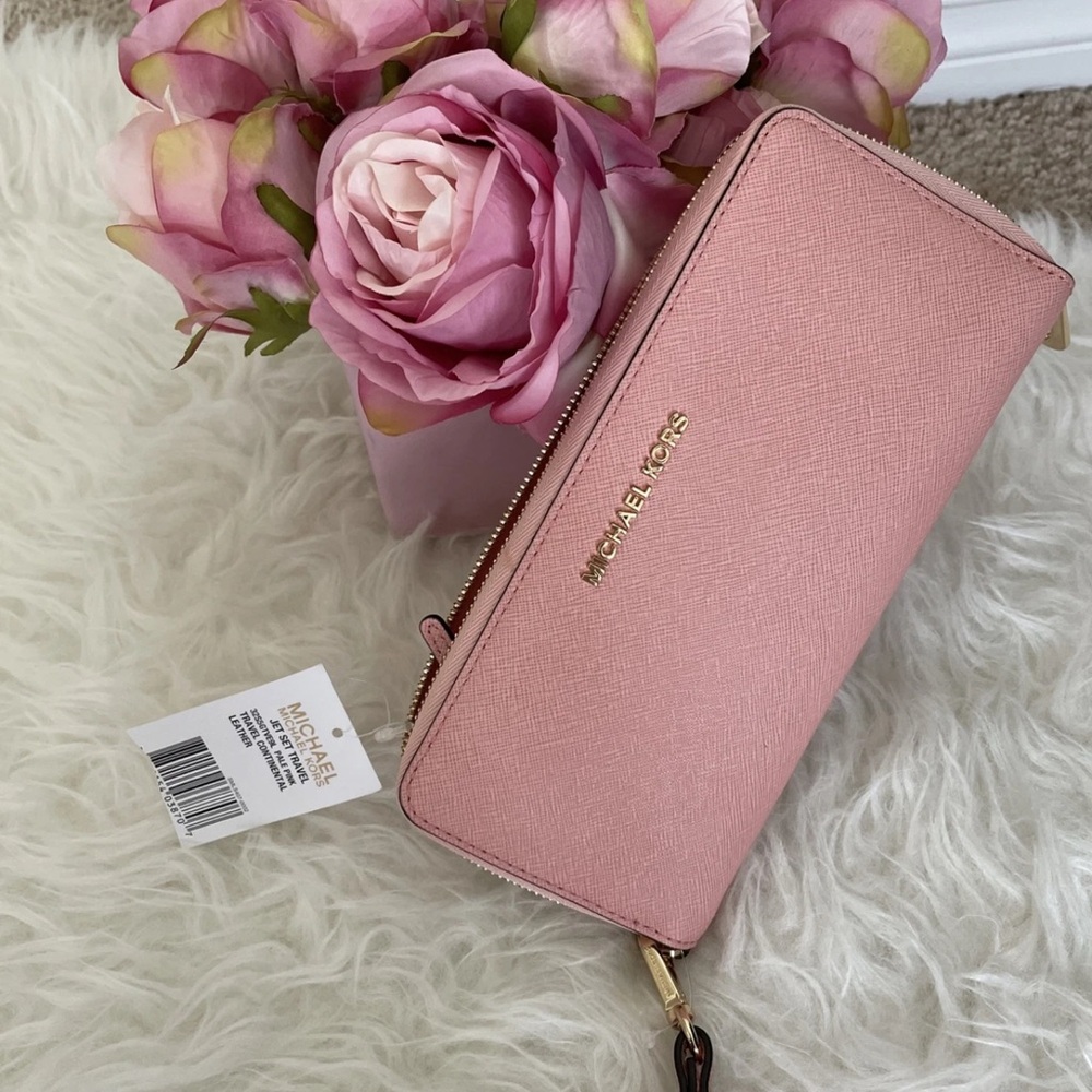 Michael Kors Jet Set Travel Continental Wallet in pale pink new with tag pvc